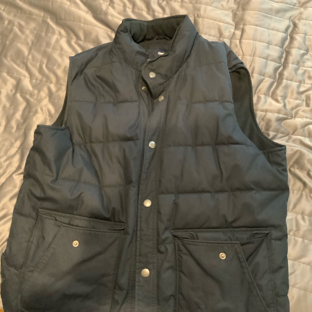 Like new: GAP Men's Dark Blue Puffer Vest